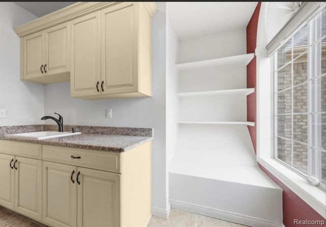 28796 Liparoto Boulevard, Flat Rock, MI 48134