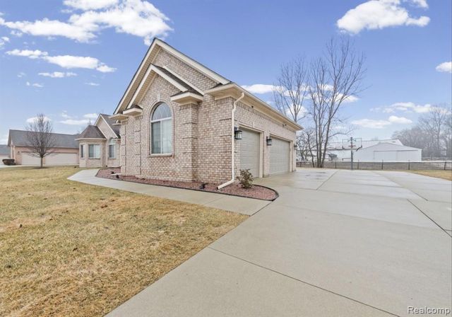 28796 Liparoto Boulevard, Flat Rock, MI 48134