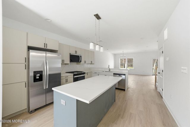 12 Remington Court 1000, Farmingdale, NJ 07727