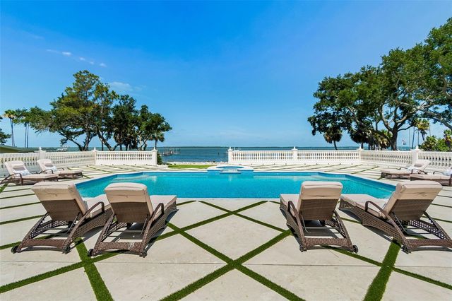 1516 BAYSHORE BOULEVARD, Dunedin, FL 34698