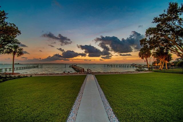 1516 BAYSHORE BOULEVARD, Dunedin, FL 34698