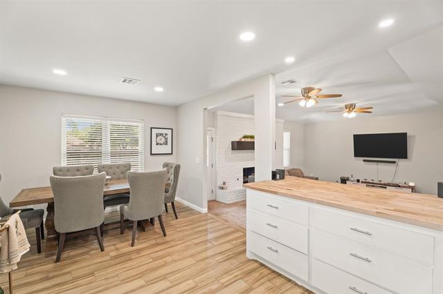 104 N Rambling Oaks Drive, Moore, OK 73160