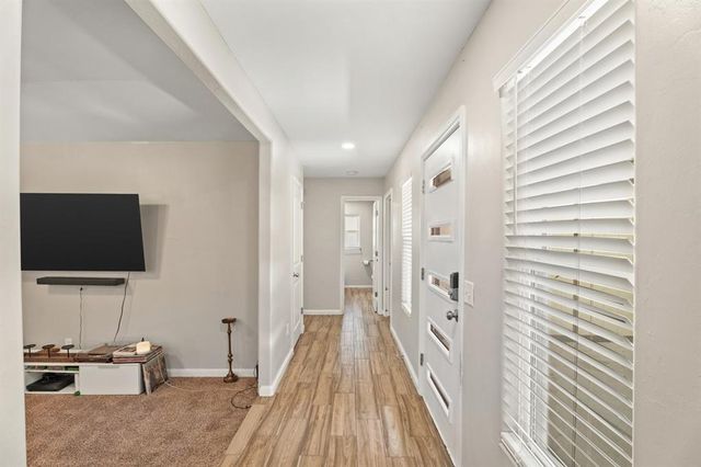 104 N Rambling Oaks Drive, Moore, OK 73160