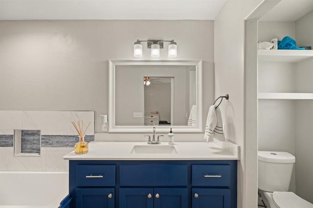 104 N Rambling Oaks Drive, Moore, OK 73160