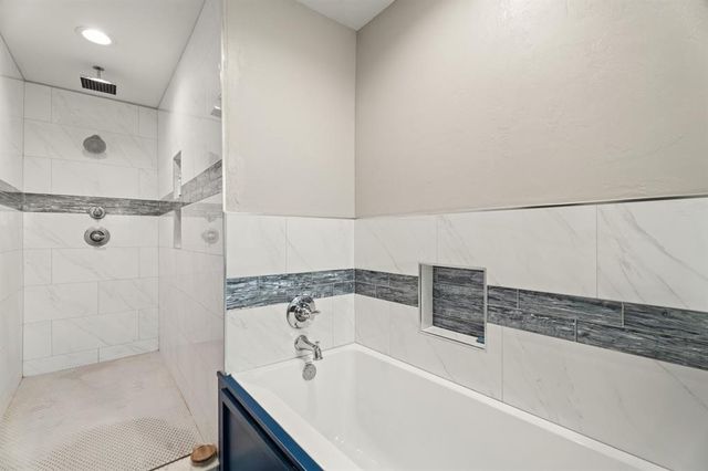 104 N Rambling Oaks Drive, Moore, OK 73160