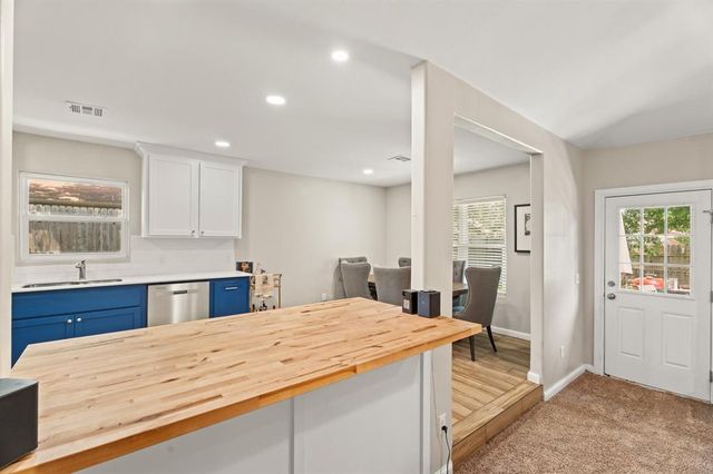 104 N Rambling Oaks Drive, Moore, OK 73160