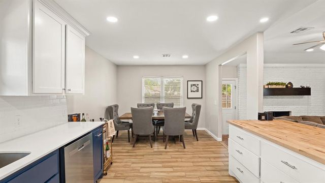 104 N Rambling Oaks Drive, Moore, OK 73160