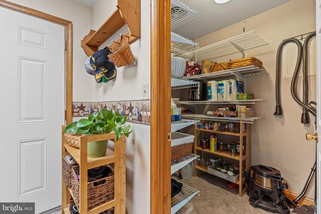 4243 HAMMONDS MILL RD, Hedgesville, WV 25427