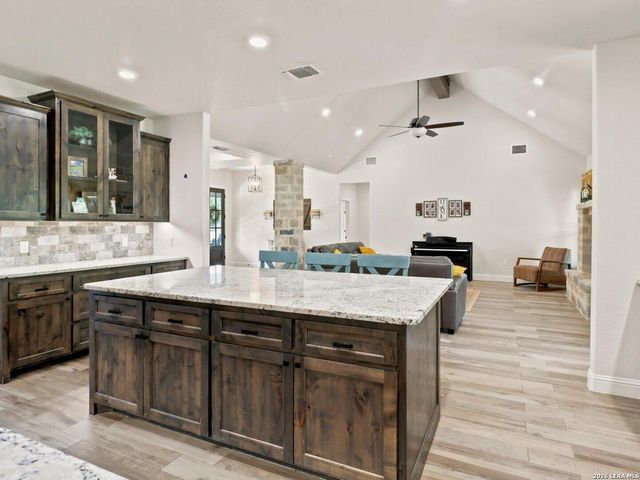 125 White Oak Trl, Boerne, TX 78006