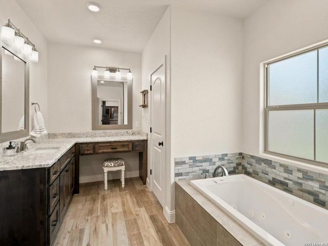 125 White Oak Trl, Boerne, TX 78006