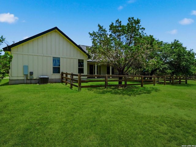 125 White Oak Trl, Boerne, TX 78006