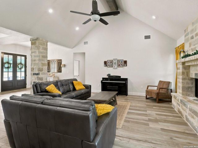 125 White Oak Trl, Boerne, TX 78006
