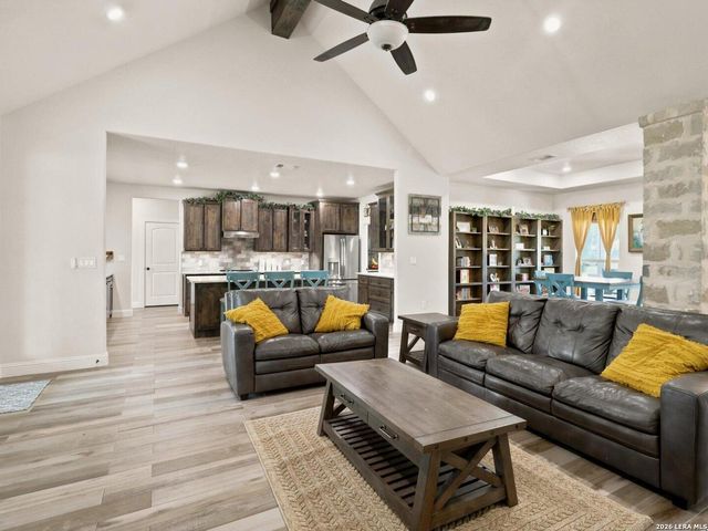 125 White Oak Trl, Boerne, TX 78006