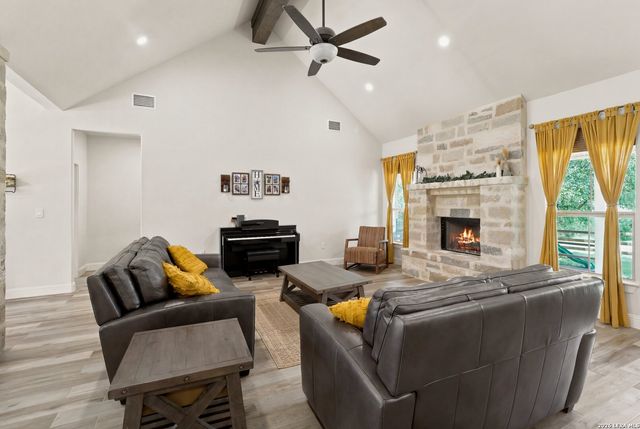 125 White Oak Trl, Boerne, TX 78006