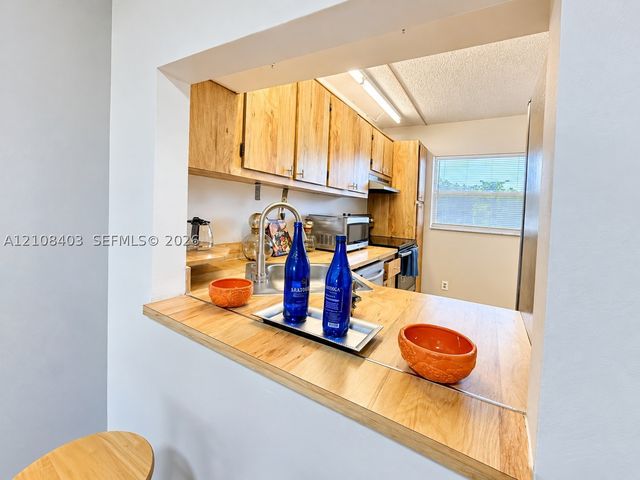 1801 NW 75th Ave 306, Plantation, FL 33313