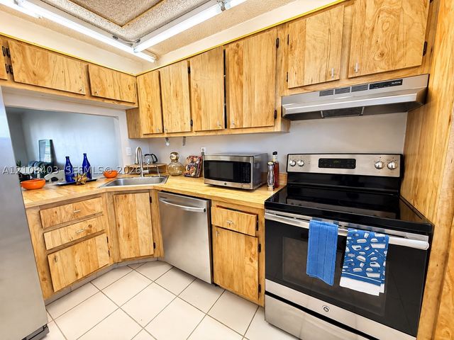 1801 NW 75th Ave 306, Plantation, FL 33313