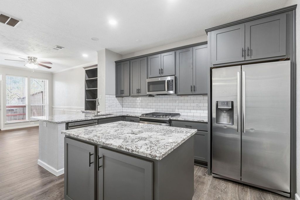 59 N Avonlea Circle, The Woodlands, TX 77382