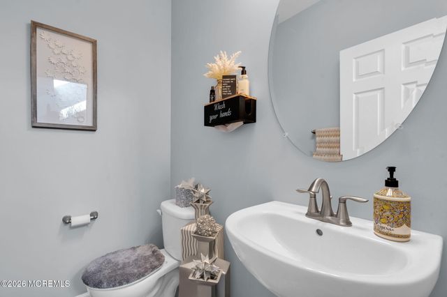 62 Santa Rosa Lane, Tinton Falls, NJ 07753