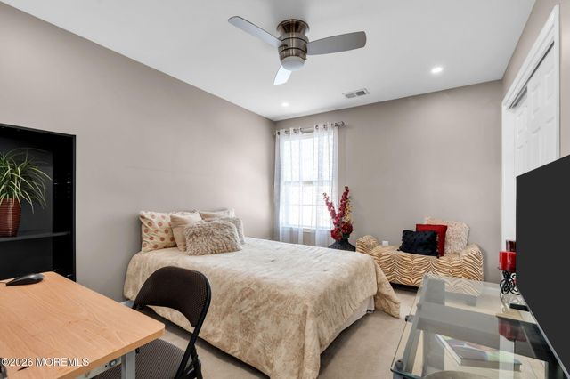 62 Santa Rosa Lane, Tinton Falls, NJ 07753