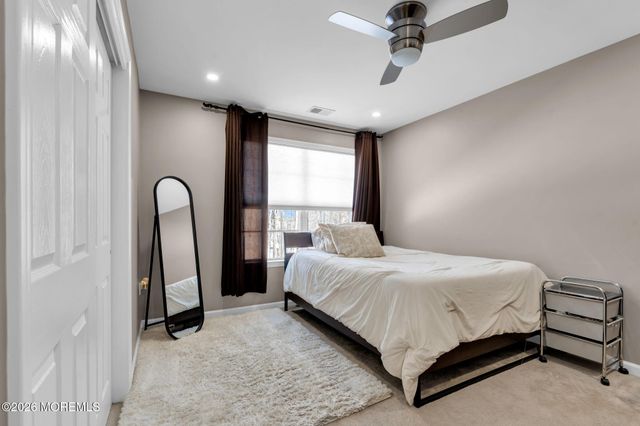 62 Santa Rosa Lane, Tinton Falls, NJ 07753