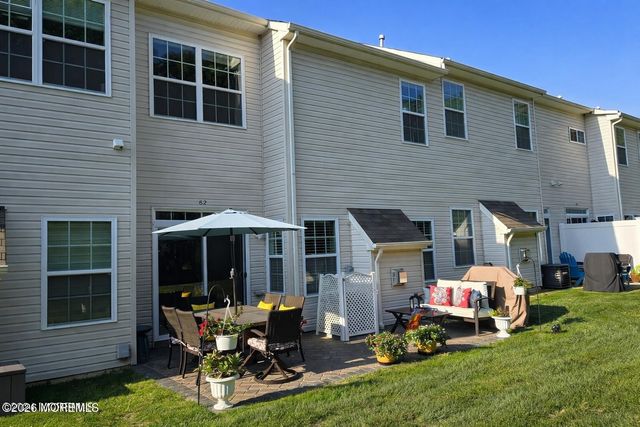 62 Santa Rosa Lane, Tinton Falls, NJ 07753