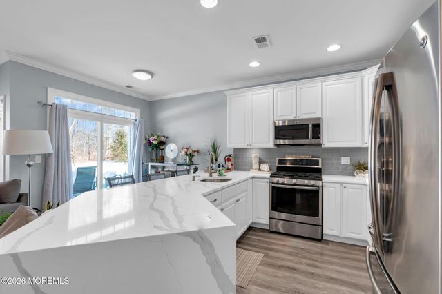 62 Santa Rosa Lane, Tinton Falls, NJ 07753