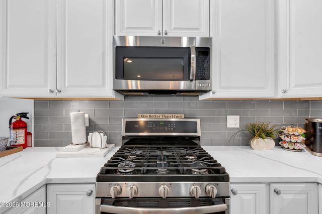 62 Santa Rosa Lane, Tinton Falls, NJ 07753