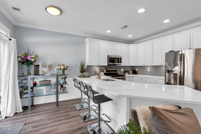 62 Santa Rosa Lane, Tinton Falls, NJ 07753