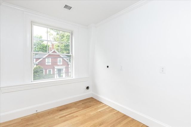 247 Hale St 2, Beverly, MA 01915