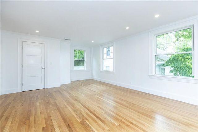 247 Hale St 2, Beverly, MA 01915