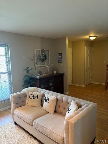 520 May Valley Drive, Fenton, MO 63026