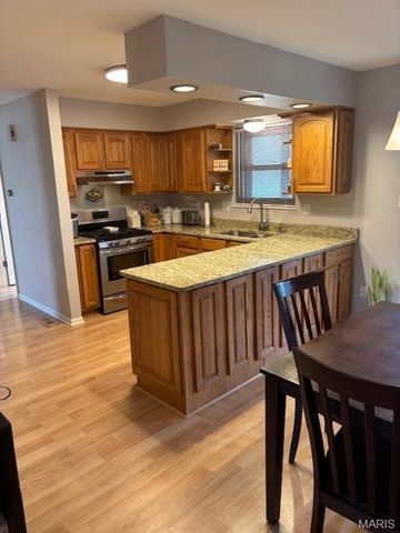 520 May Valley Drive, Fenton, MO 63026