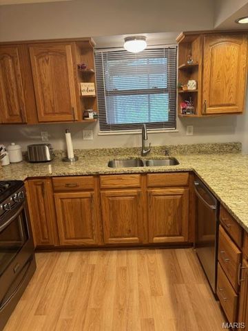 520 May Valley Drive, Fenton, MO 63026