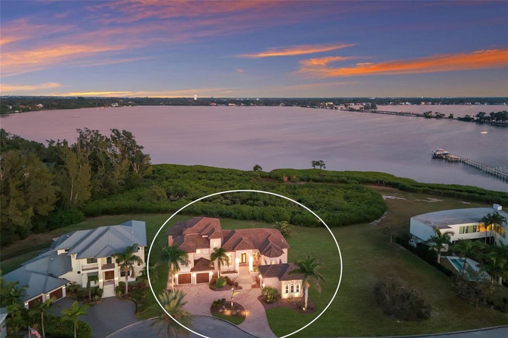 Image 2 of property listing at 9816 2ND TERRACE NW, Bradenton, FL 34209