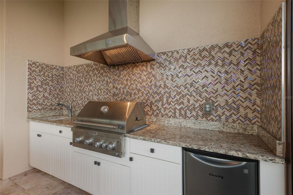 Image 52 of property listing at 9816 2ND TERRACE NW, Bradenton, FL 34209