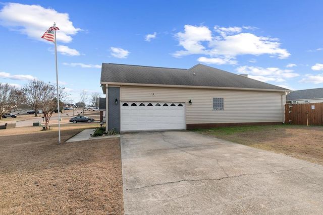 219 Brushfire Dr, Dothan, AL 36301