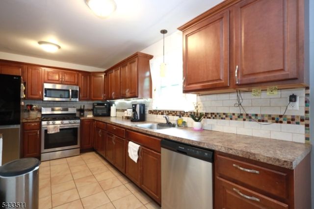 527 E Main St, Bridgewater Twp., NJ 08807