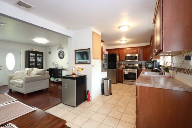 527 E Main St, Bridgewater Twp., NJ 08807
