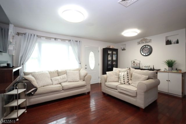 527 E Main St, Bridgewater Twp., NJ 08807