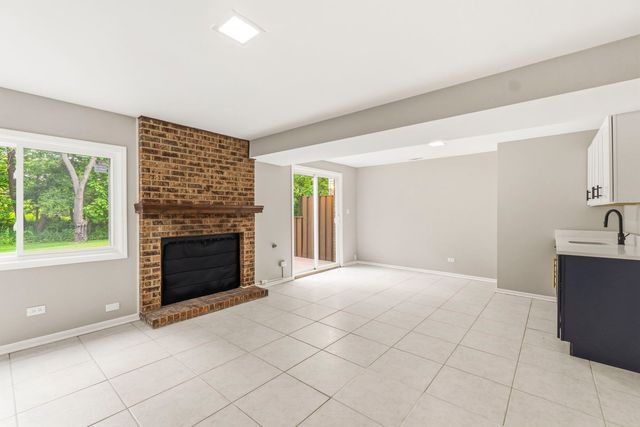 23W418 Greenbriar Drive, Naperville, IL 60540