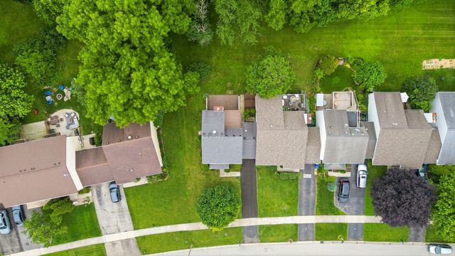 23W418 Greenbriar Drive, Naperville, IL 60540