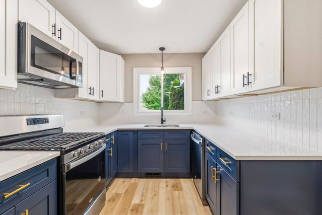 23W418 Greenbriar Drive, Naperville, IL 60540