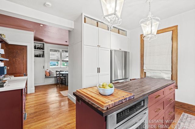 16 E 23rd Street, Holland, MI 49423