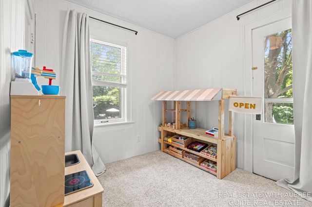16 E 23rd Street, Holland, MI 49423