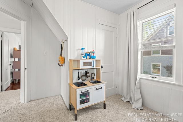 16 E 23rd Street, Holland, MI 49423