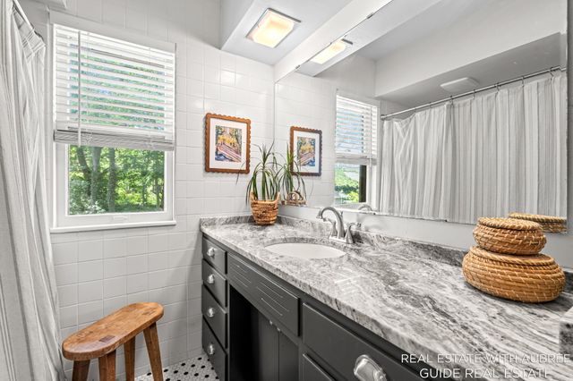 16 E 23rd Street, Holland, MI 49423