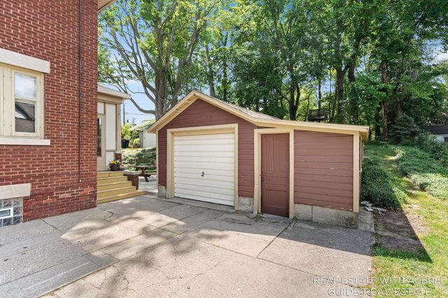 16 E 23rd Street, Holland, MI 49423
