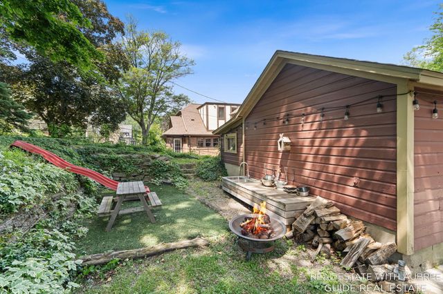 16 E 23rd Street, Holland, MI 49423