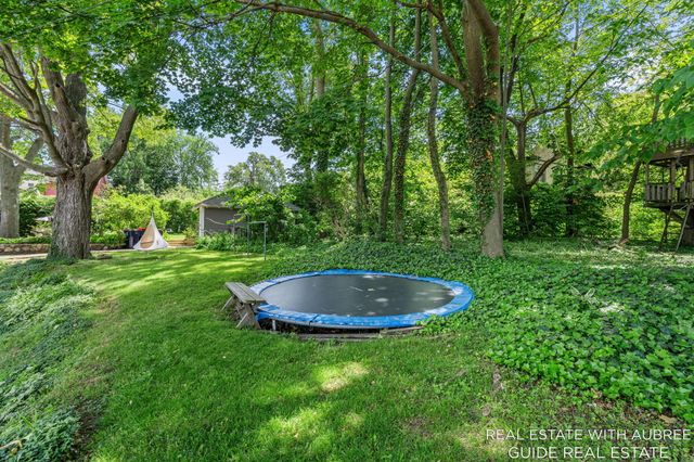 16 E 23rd Street, Holland, MI 49423