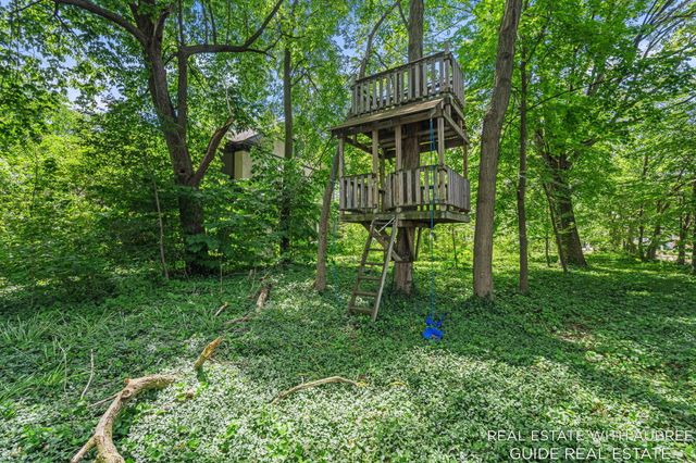 16 E 23rd Street, Holland, MI 49423
